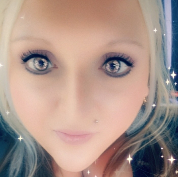 Meet your Posher, Jenn - Picture 3 of 3